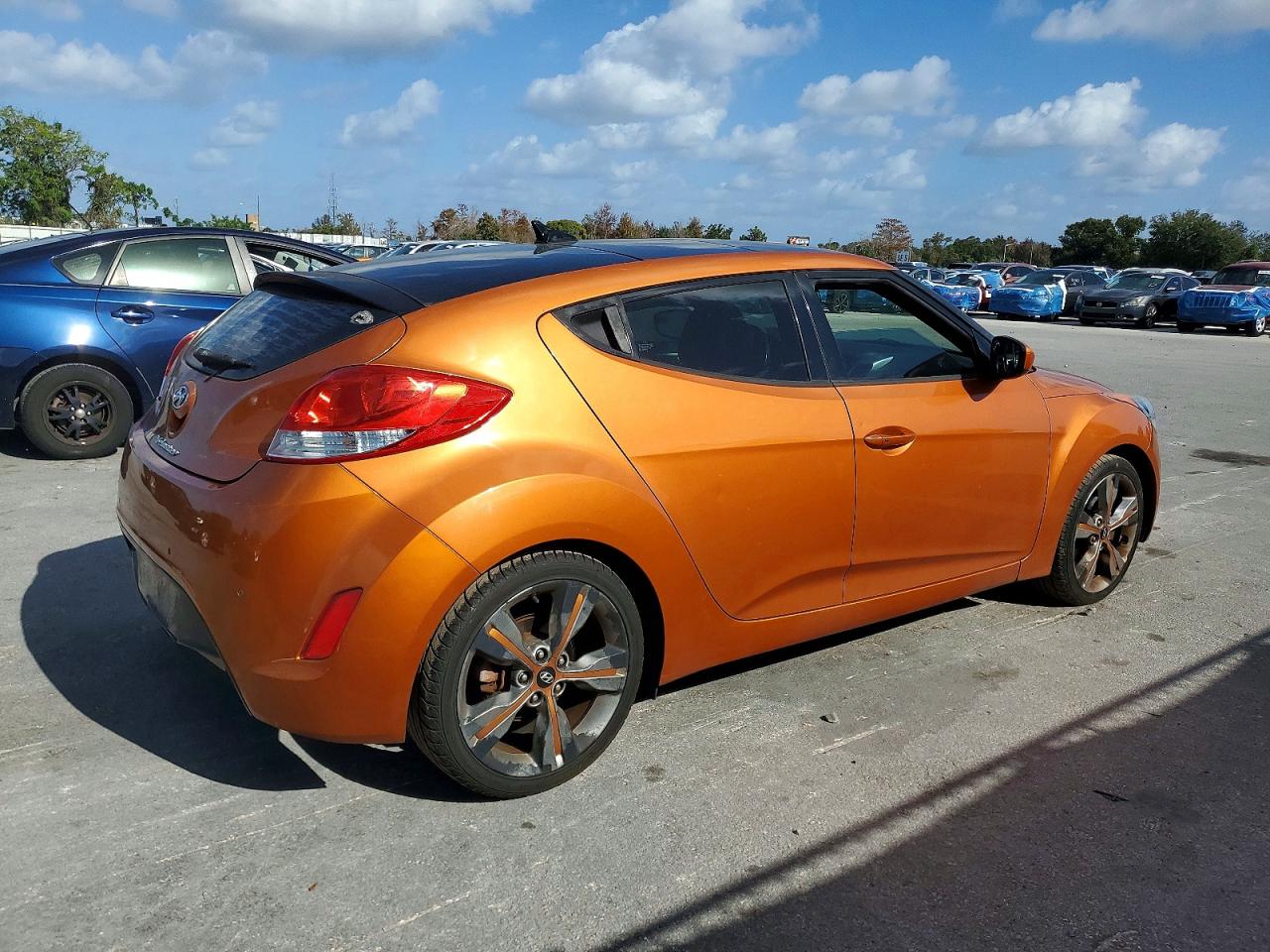 2016 HYUNDAI VELOSTER photo 3