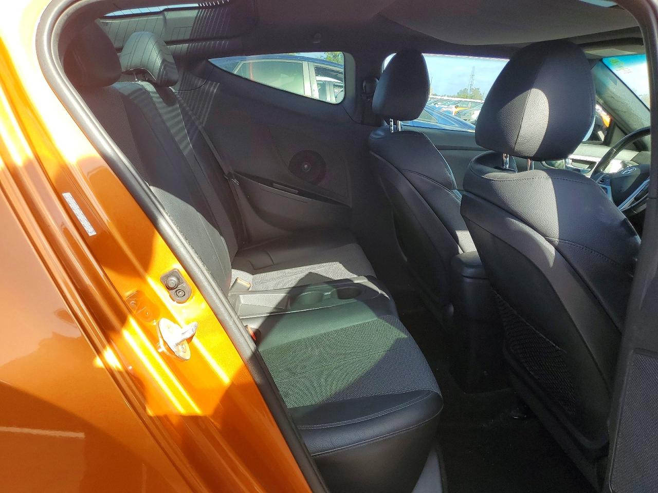 2016 HYUNDAI VELOSTER photo 10