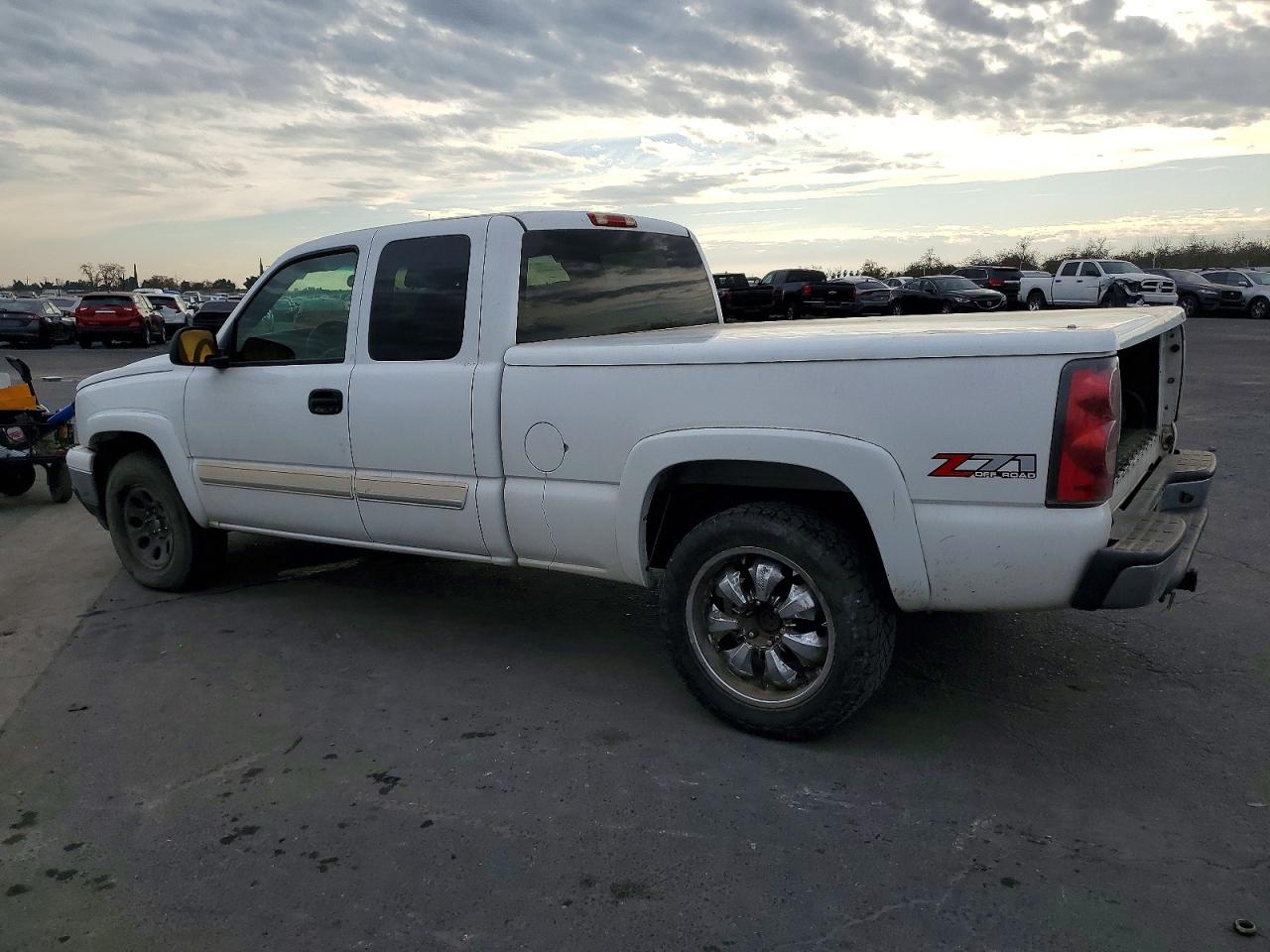 2006 CHEVROLET SILVERADO K1500 photo 2