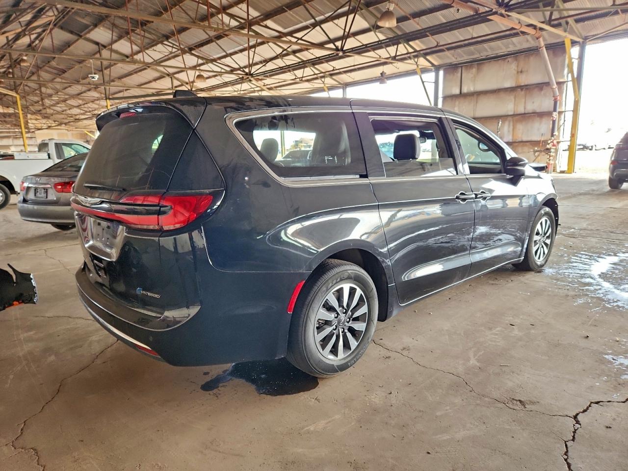 2023 CHRYSLER PACIFICA HYBRID TOURING L photo 5