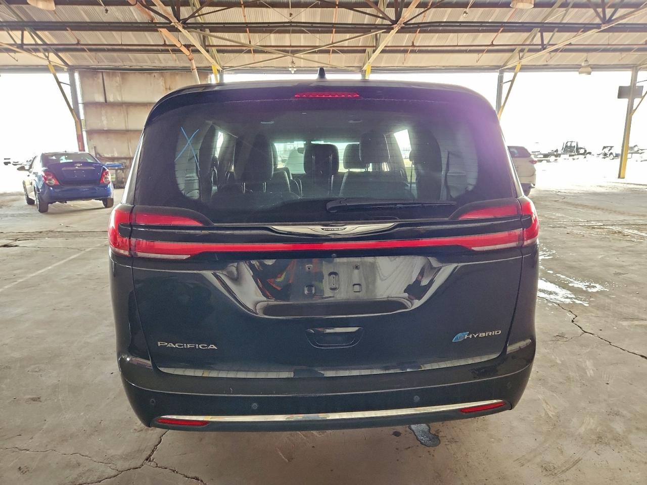 2023 CHRYSLER PACIFICA HYBRID TOURING L photo 11