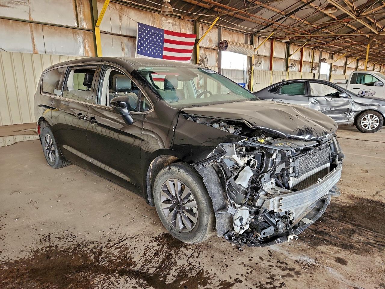2023 CHRYSLER PACIFICA HYBRID TOURING L photo 7