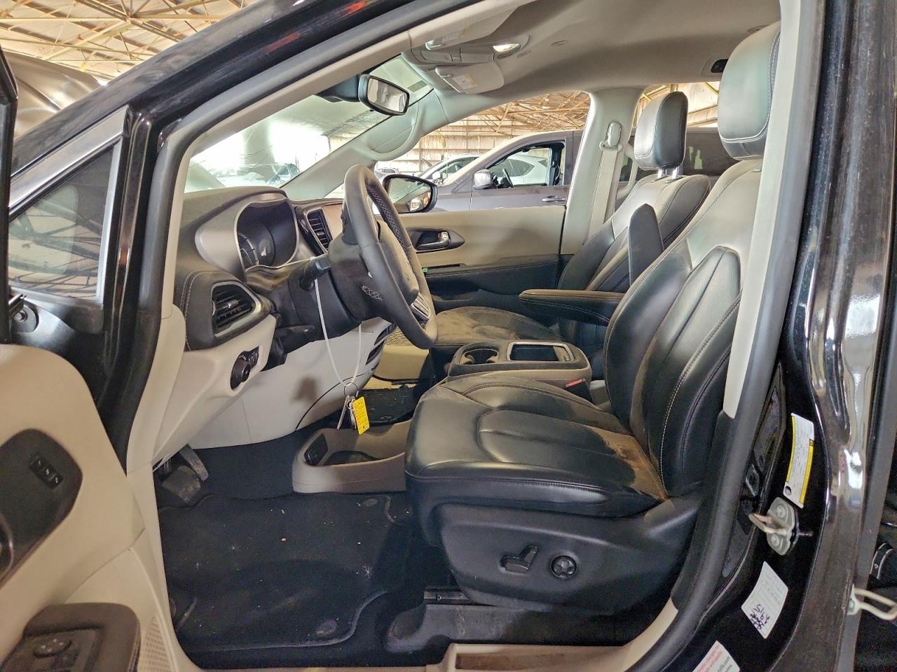 2023 CHRYSLER PACIFICA HYBRID TOURING L photo 13