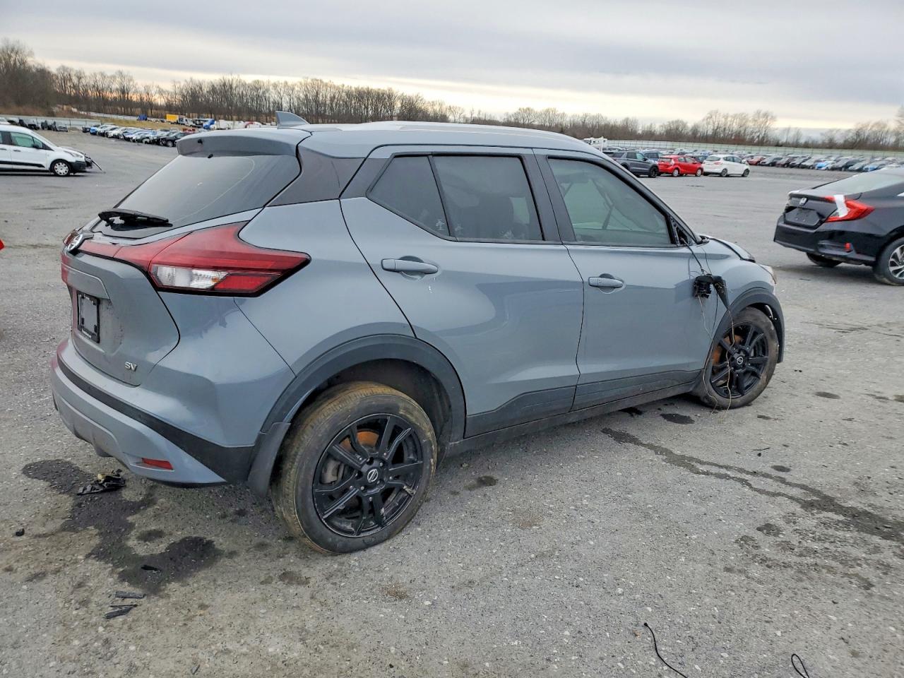 2021 NISSAN KICKS SV photo 3