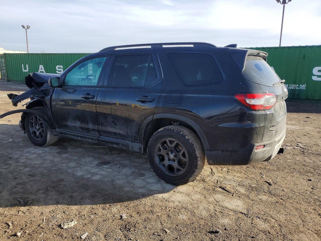2025 HONDA PILOT TRAILSPORT photo 2