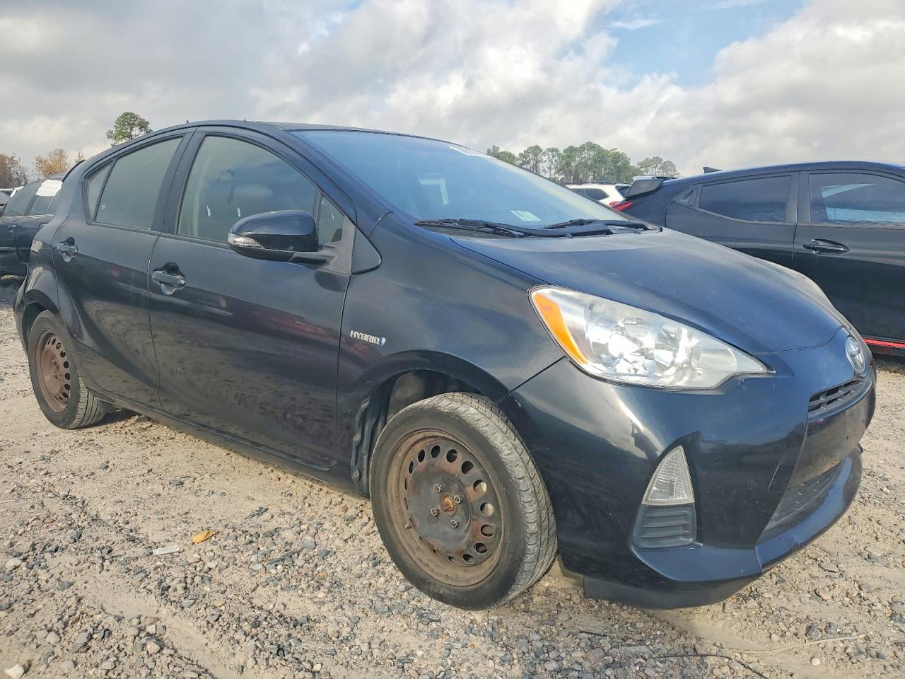 2014 TOYOTA PRIUS C photo 4