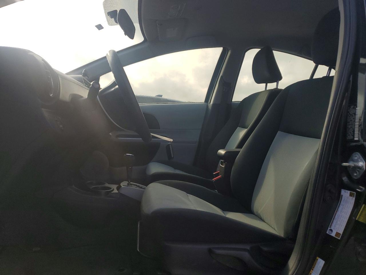 2014 TOYOTA PRIUS C photo 7
