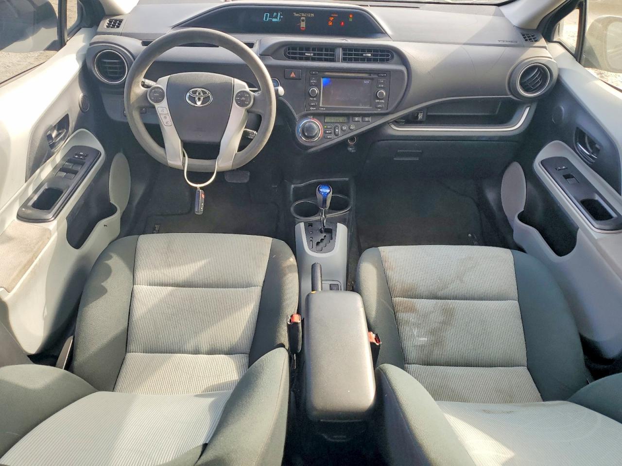 2014 TOYOTA PRIUS C photo 8