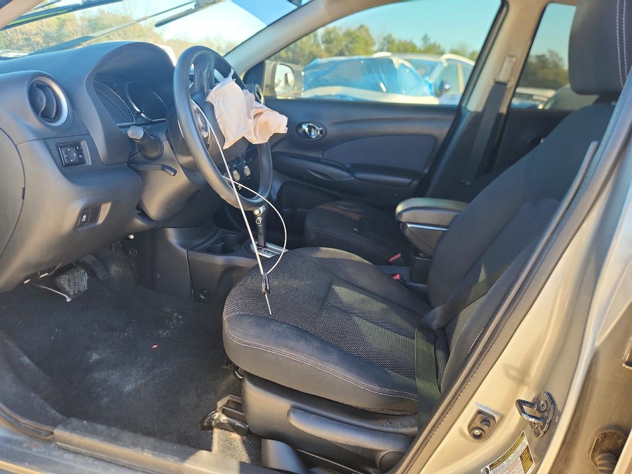 2014 NISSAN VERSA S photo 7