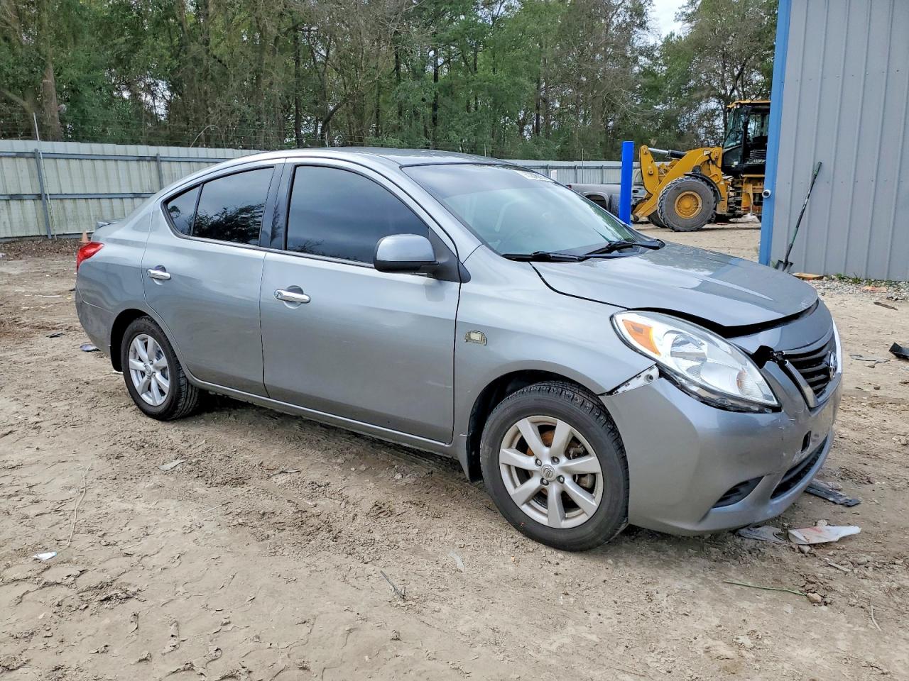 2014 NISSAN VERSA S photo 4
