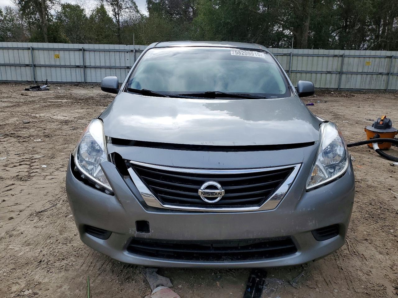 2014 NISSAN VERSA S photo 5