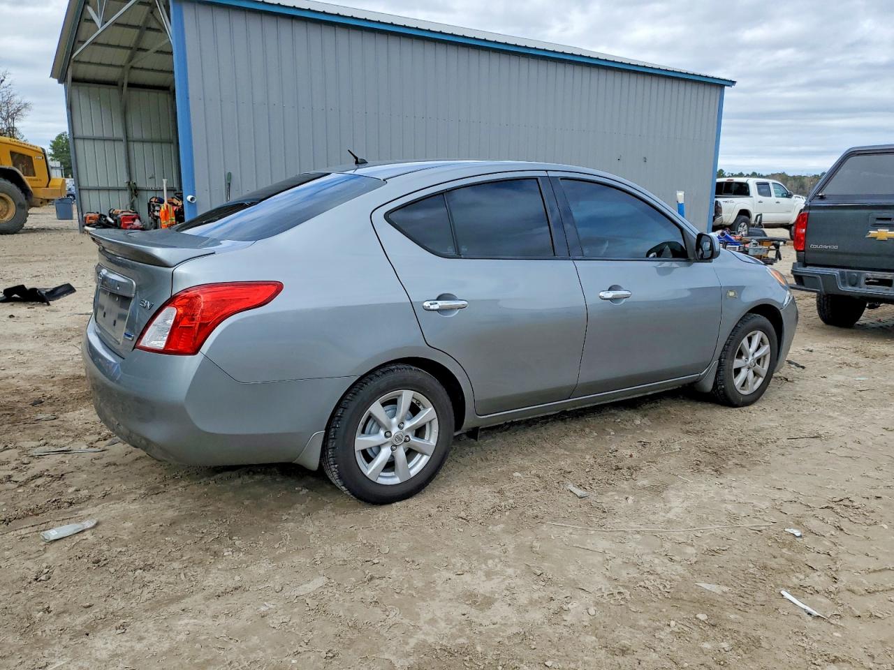 2014 NISSAN VERSA S photo 3