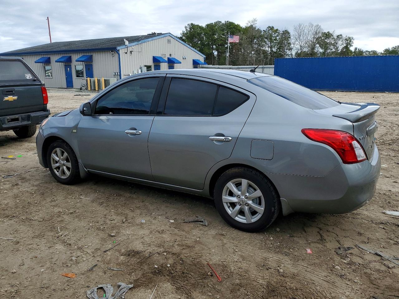 2014 NISSAN VERSA S photo 2