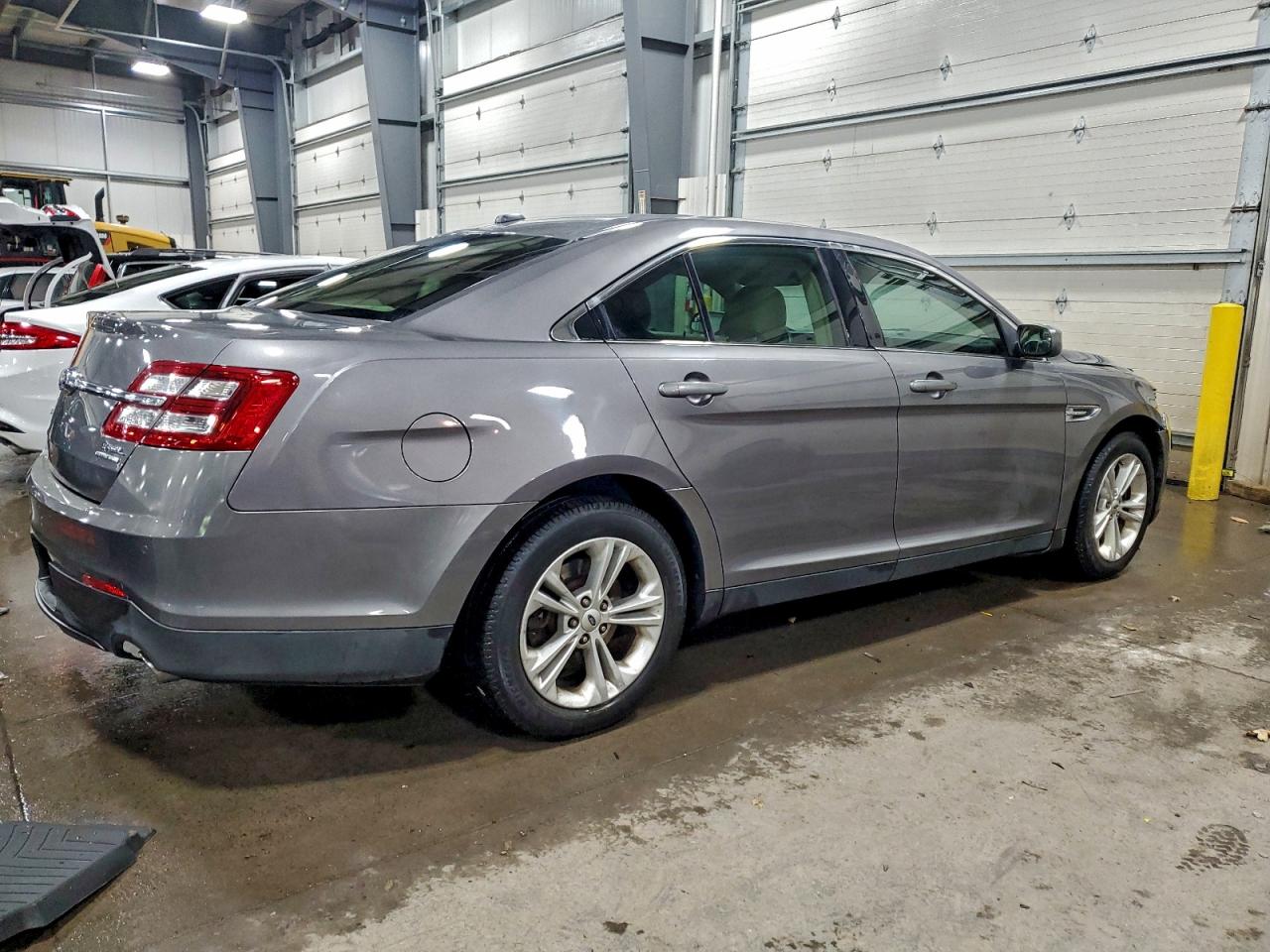 2014 FORD TAURUS SEL photo 3