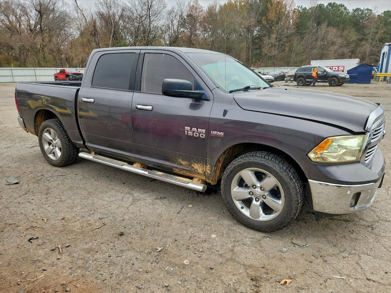 2015 RAM 1500 SLT photo 4