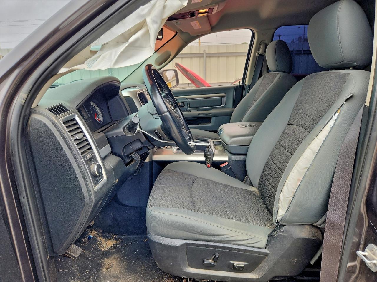 2015 RAM 1500 SLT photo 7