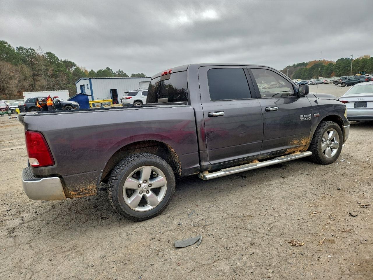 2015 RAM 1500 SLT photo 3