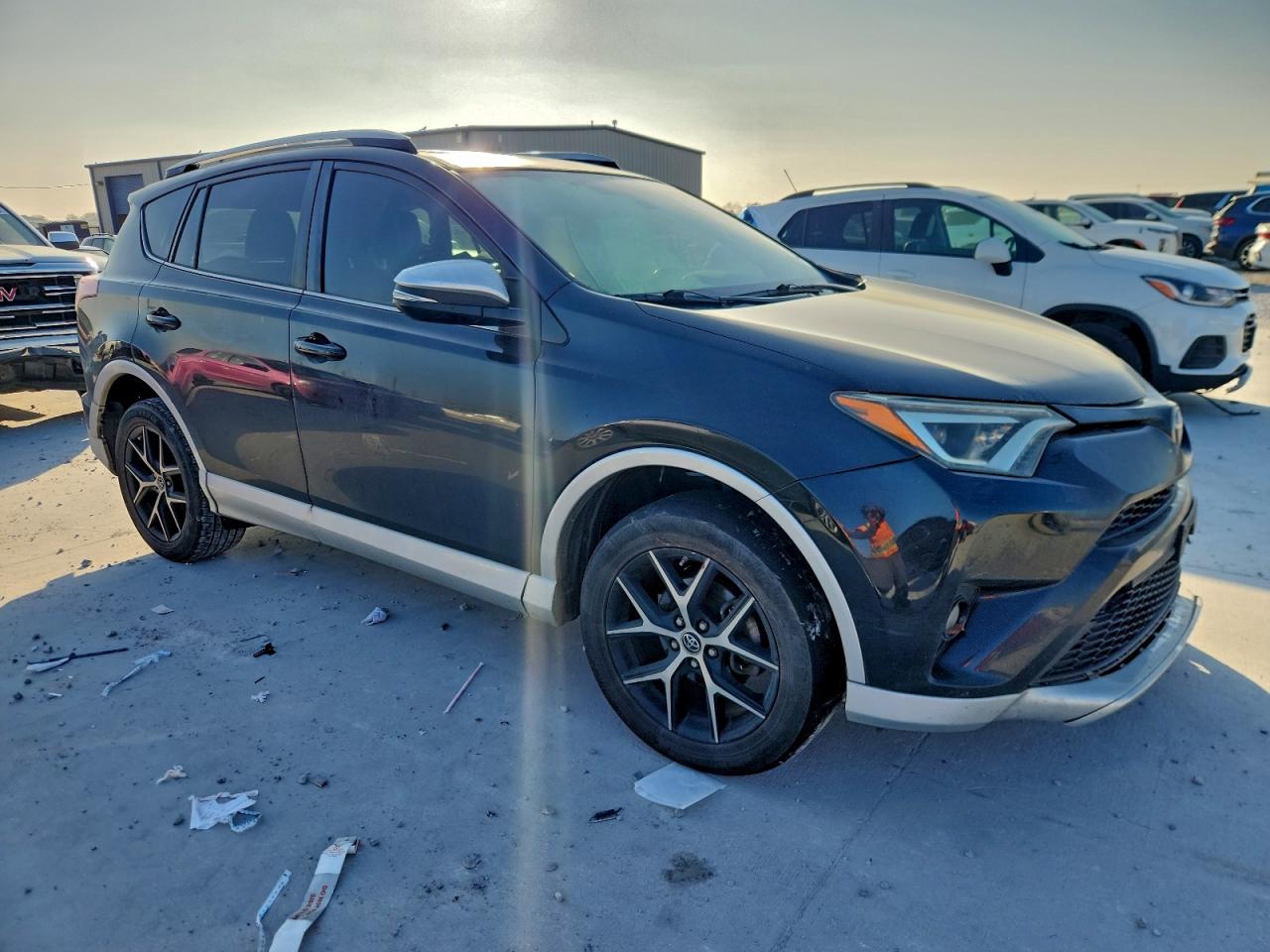 2016 TOYOTA RAV4 SE photo 4