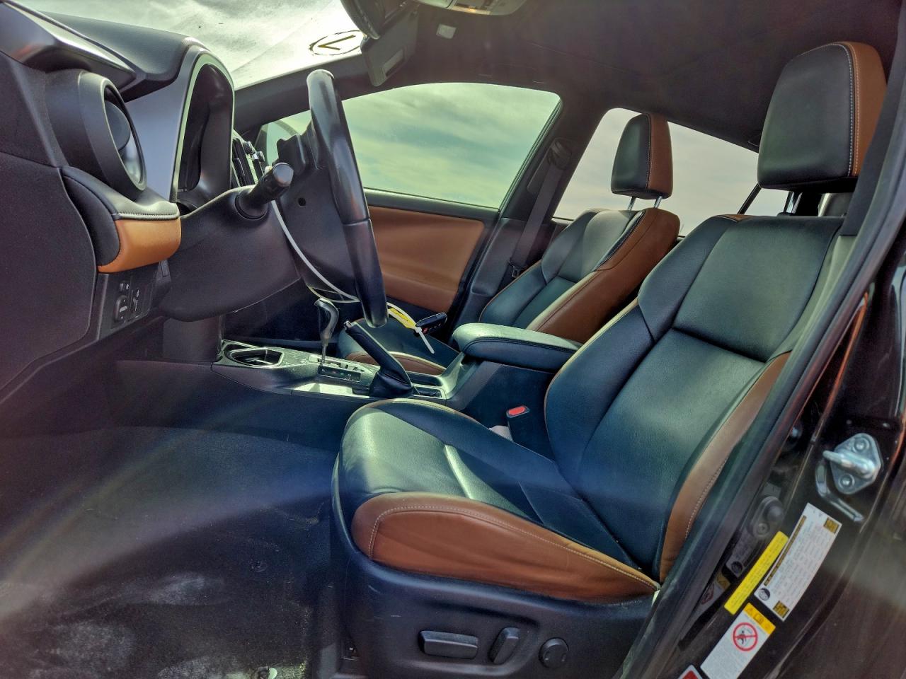 2016 TOYOTA RAV4 SE photo 7