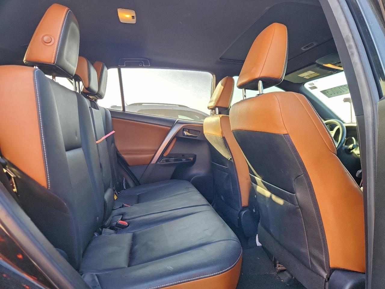 2016 TOYOTA RAV4 SE photo 11