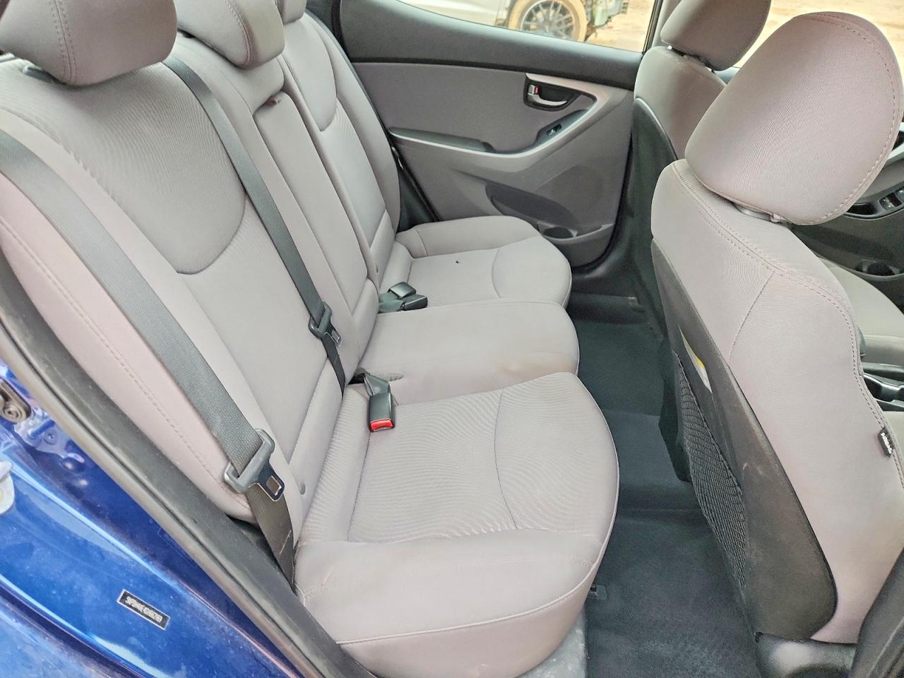2016 HYUNDAI ELANTRA SE photo 10