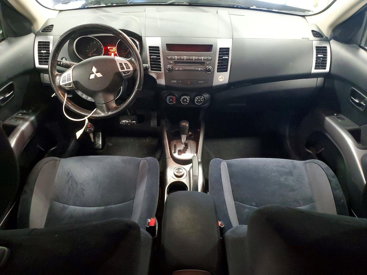 2013 MITSUBISHI OUTLANDER ES photo 8
