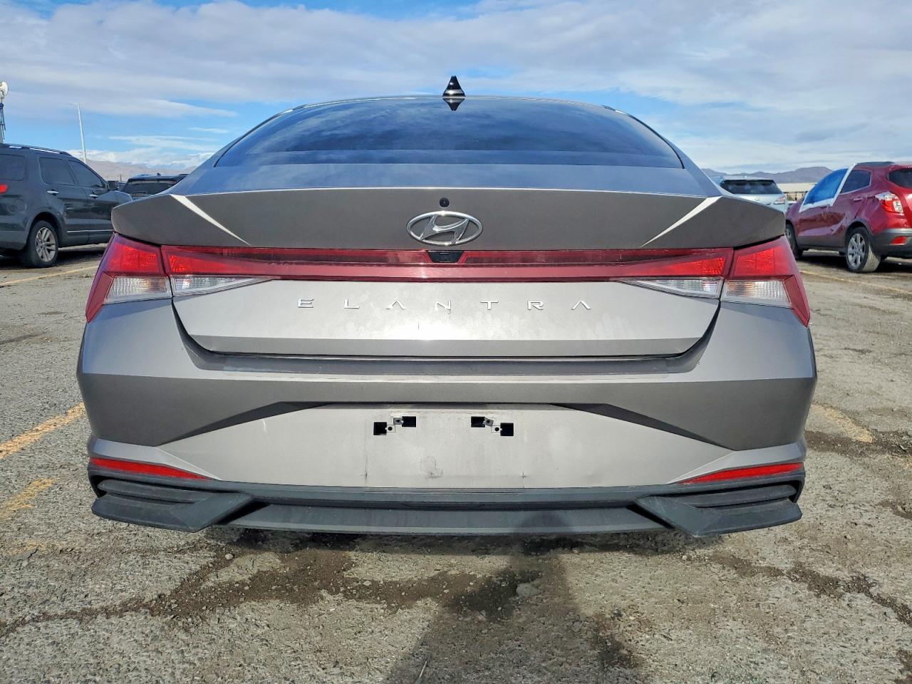 2022 HYUNDAI ELANTRA SEL photo 6