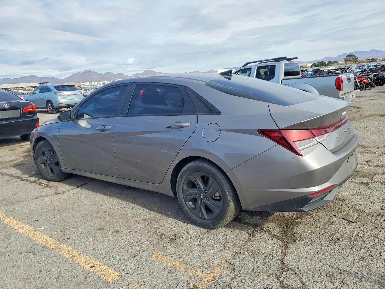 2022 HYUNDAI ELANTRA SEL photo 2