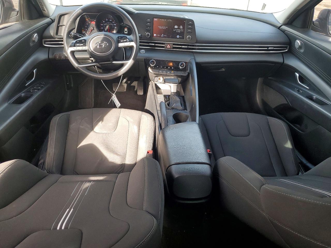 2022 HYUNDAI ELANTRA SEL photo 8