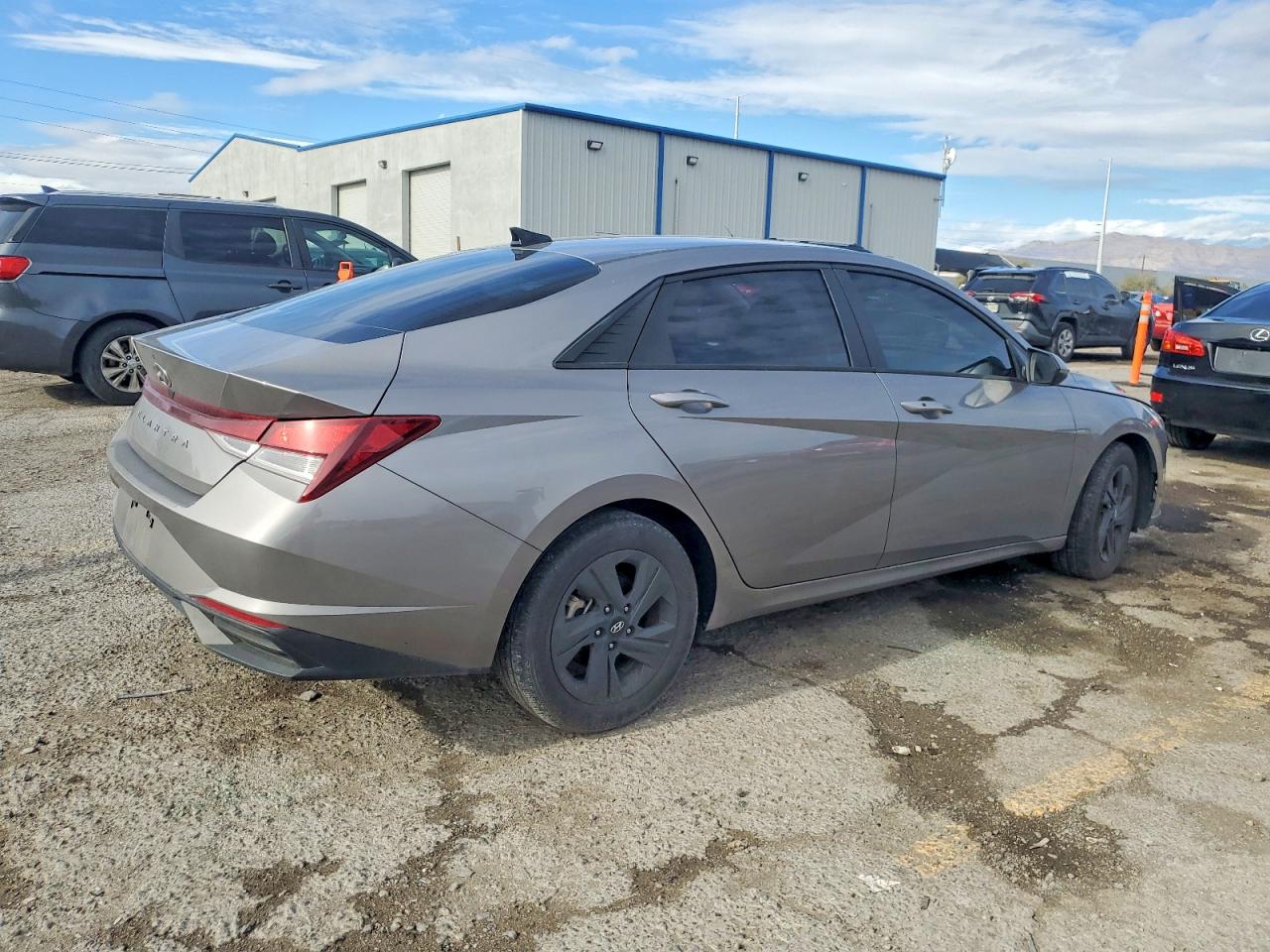 2022 HYUNDAI ELANTRA SEL photo 3