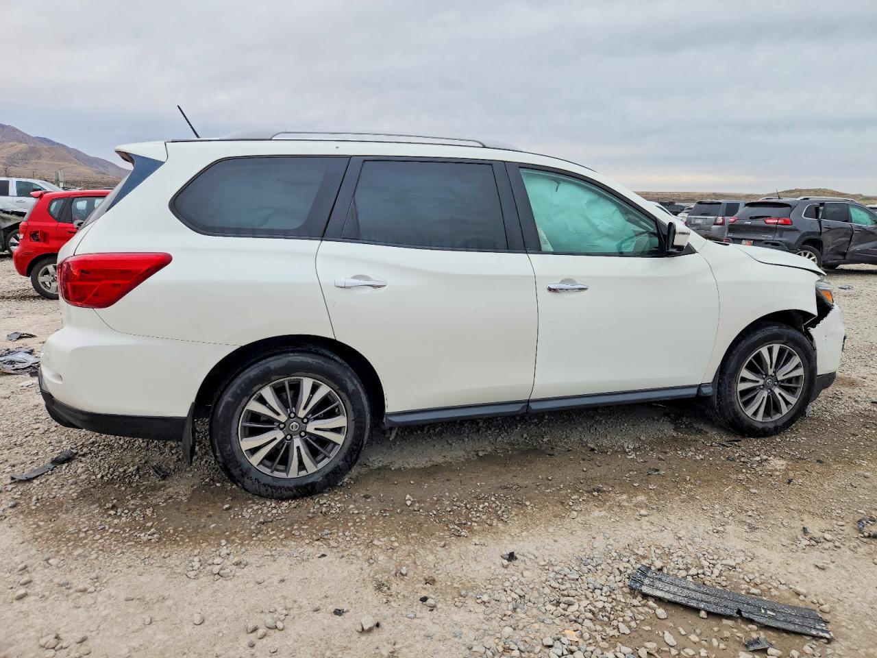 2017 NISSAN PATHFINDER S photo 3