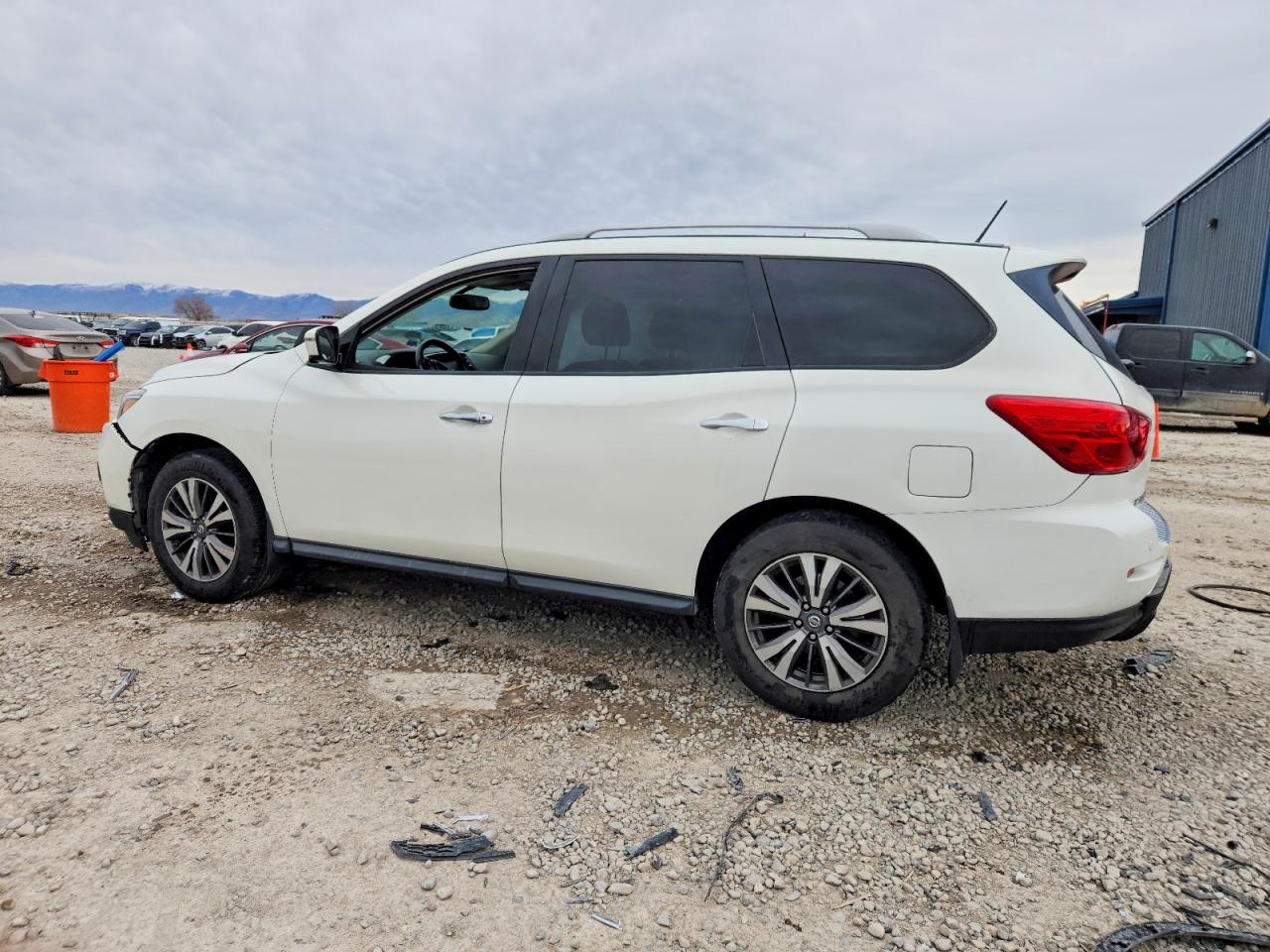 2017 NISSAN PATHFINDER S photo 2