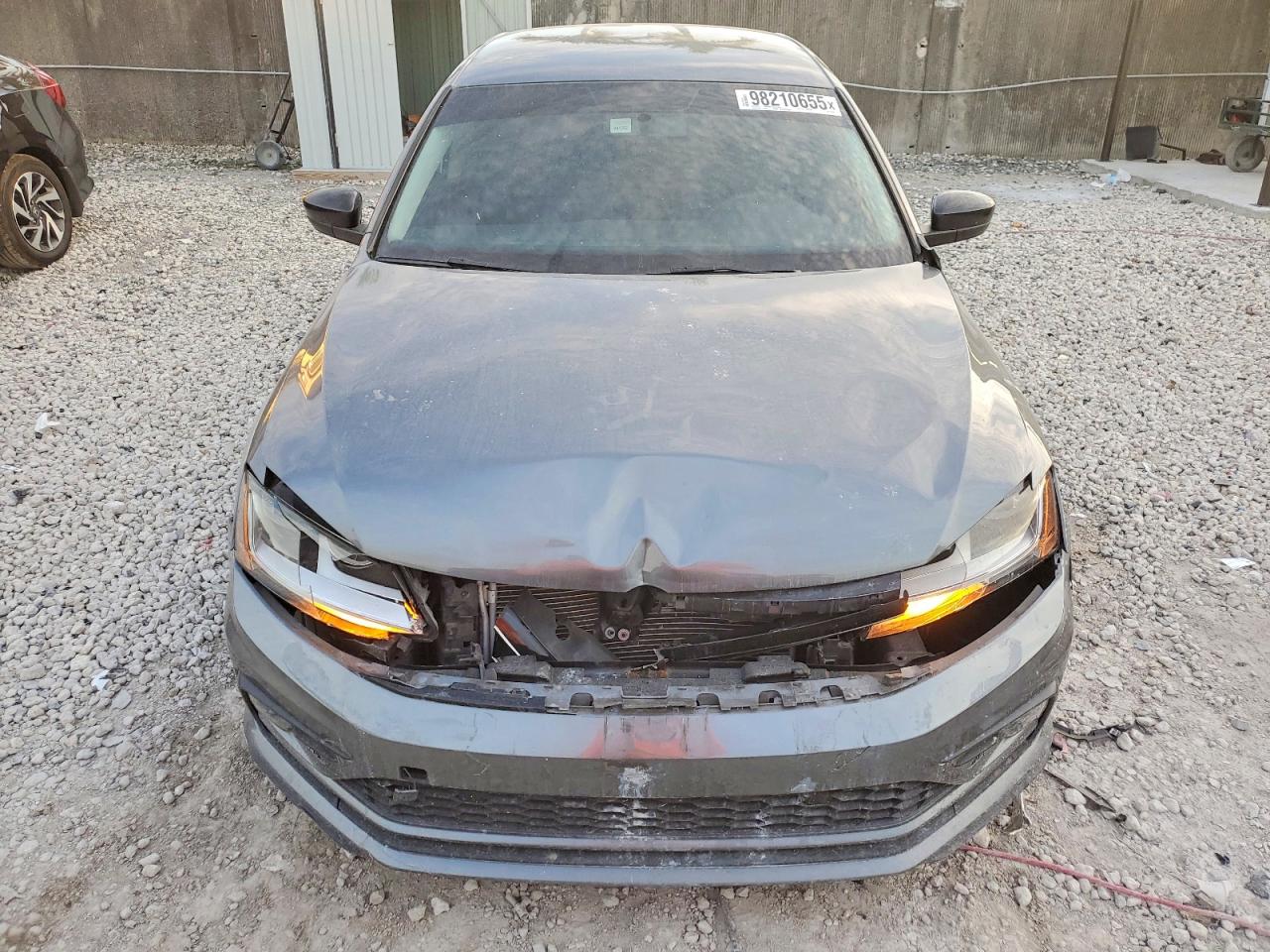 2018 VOLKSWAGEN JETTA SE photo 5