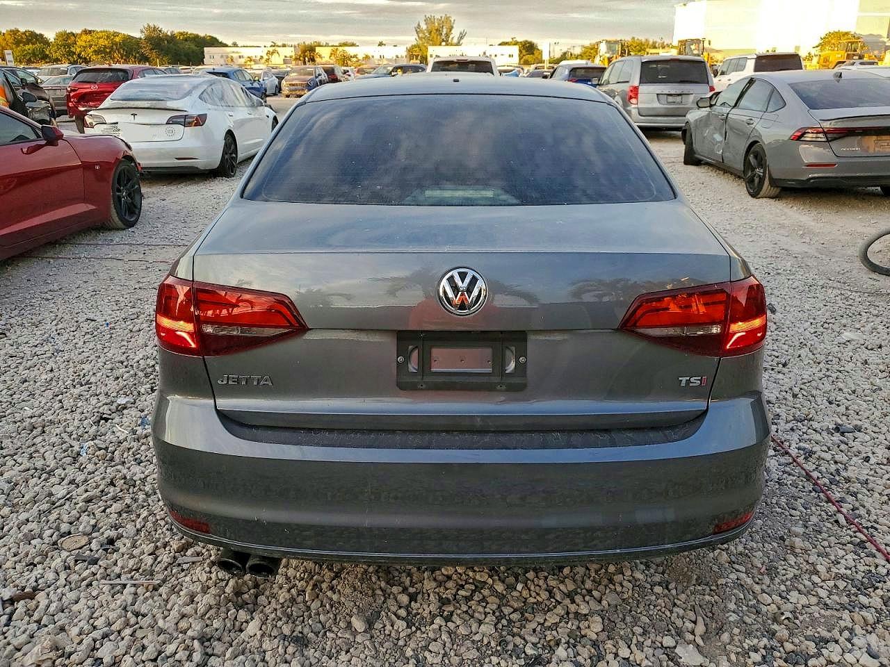 2018 VOLKSWAGEN JETTA SE photo 6