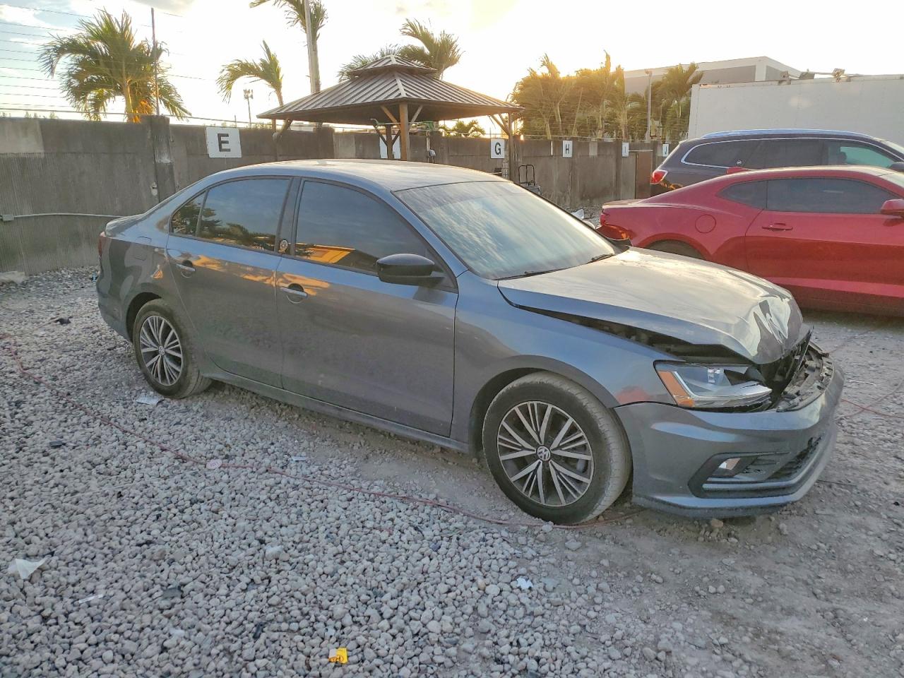 2018 VOLKSWAGEN JETTA SE photo 4