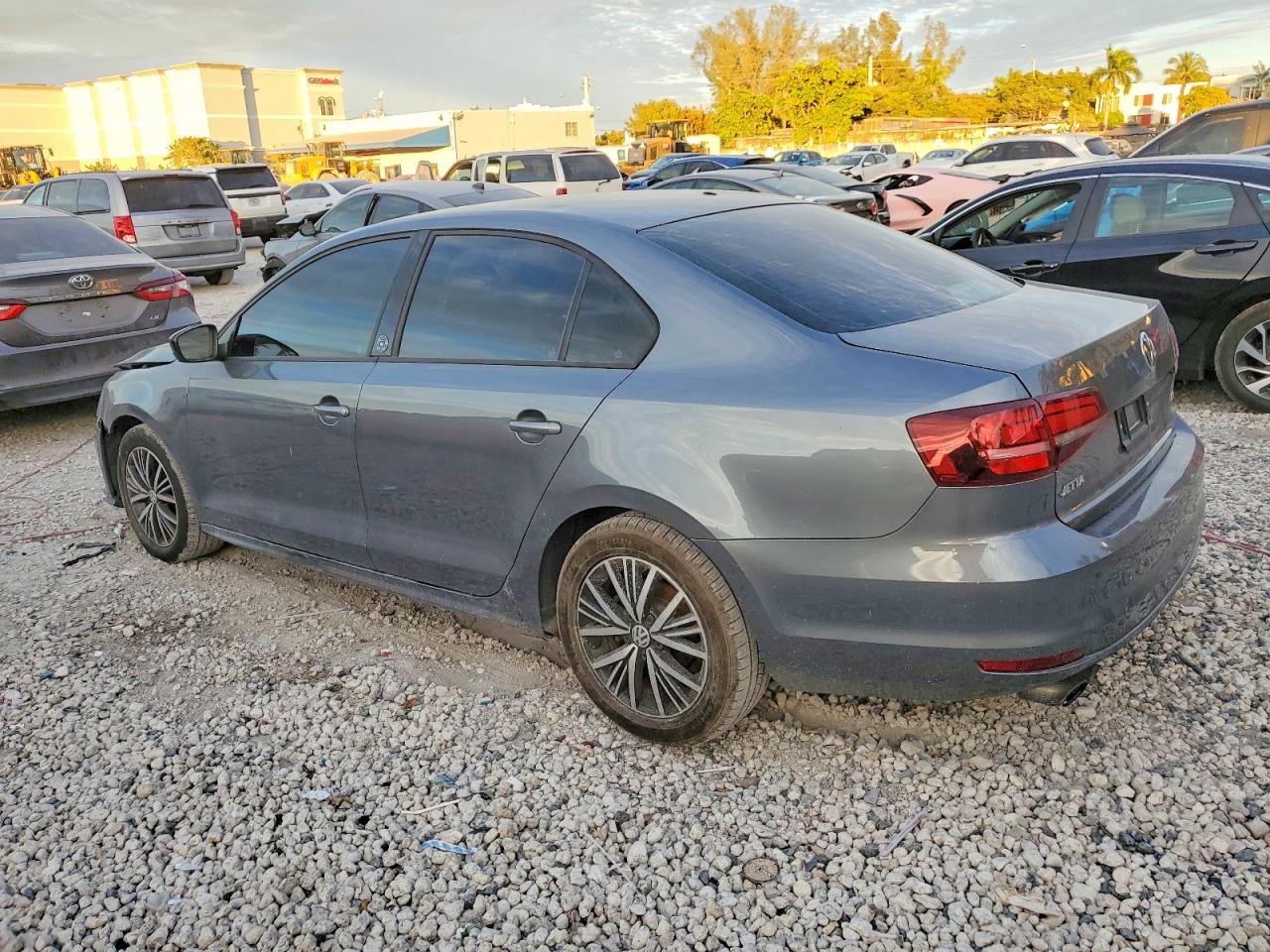 2018 VOLKSWAGEN JETTA SE photo 2