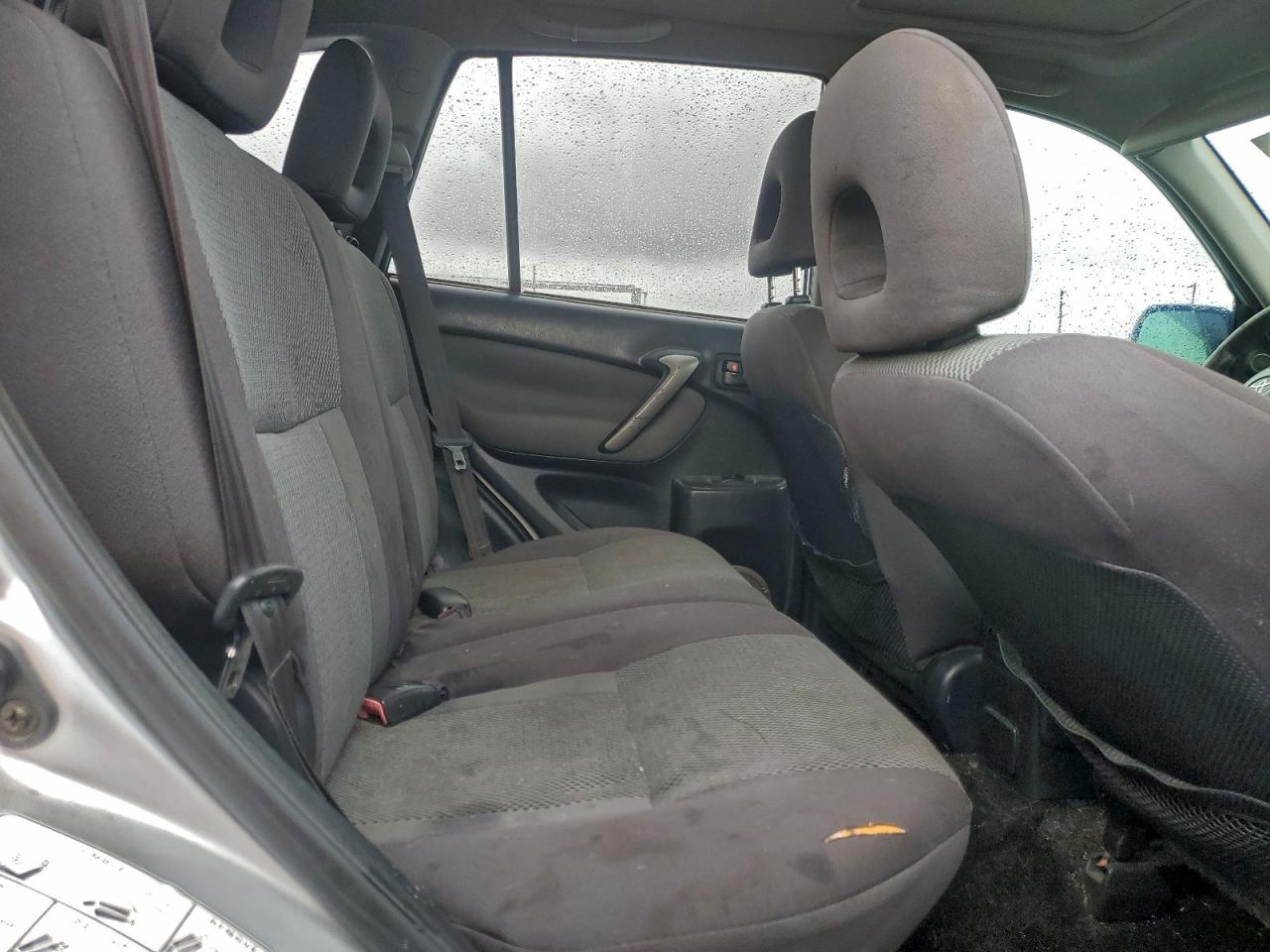 2004 TOYOTA RAV4 photo 10