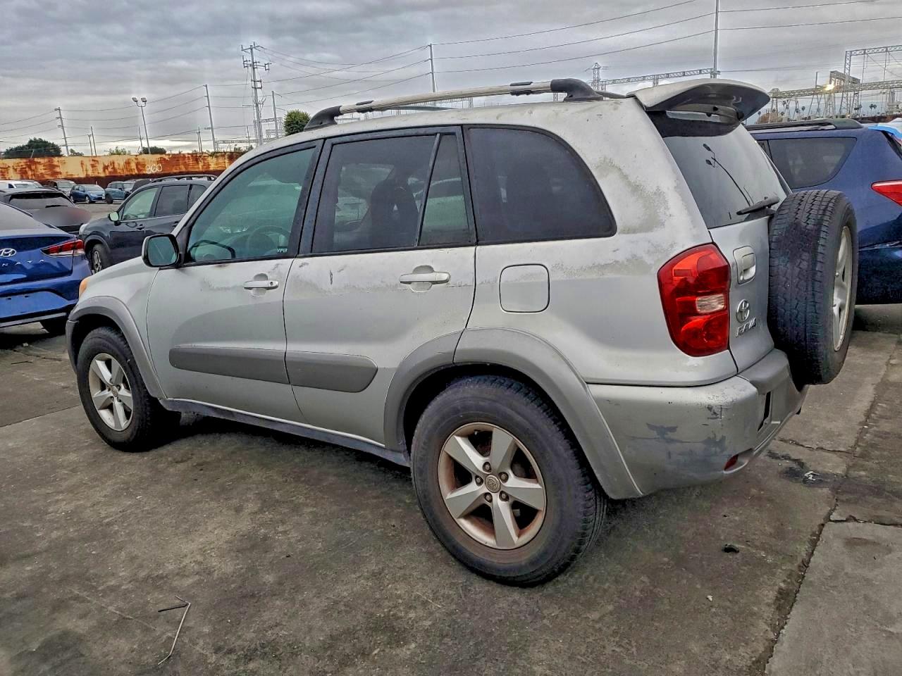 2004 TOYOTA RAV4 photo 2