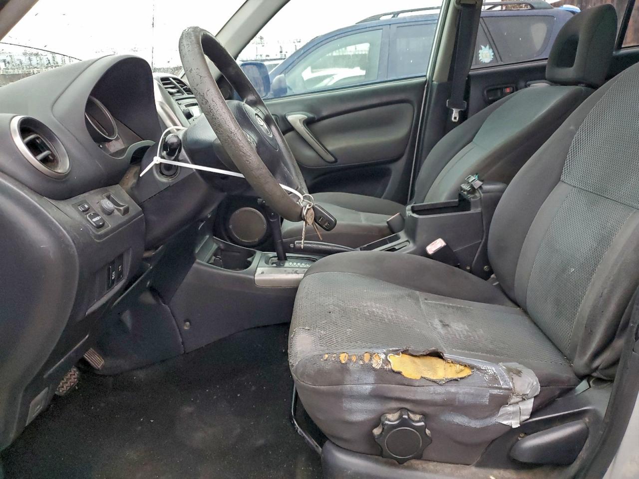 2004 TOYOTA RAV4 photo 7
