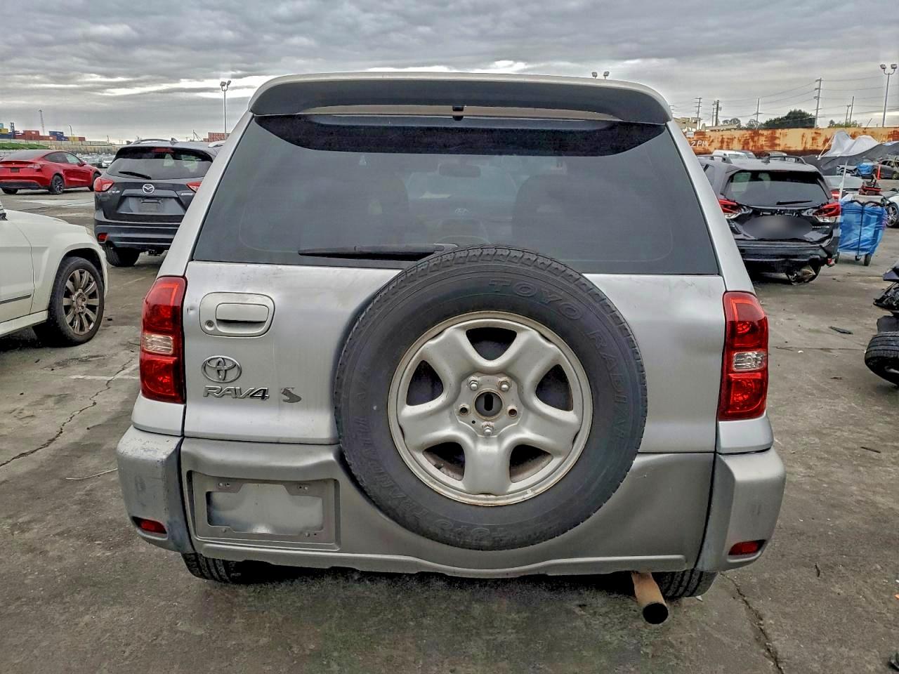 2004 TOYOTA RAV4 photo 6