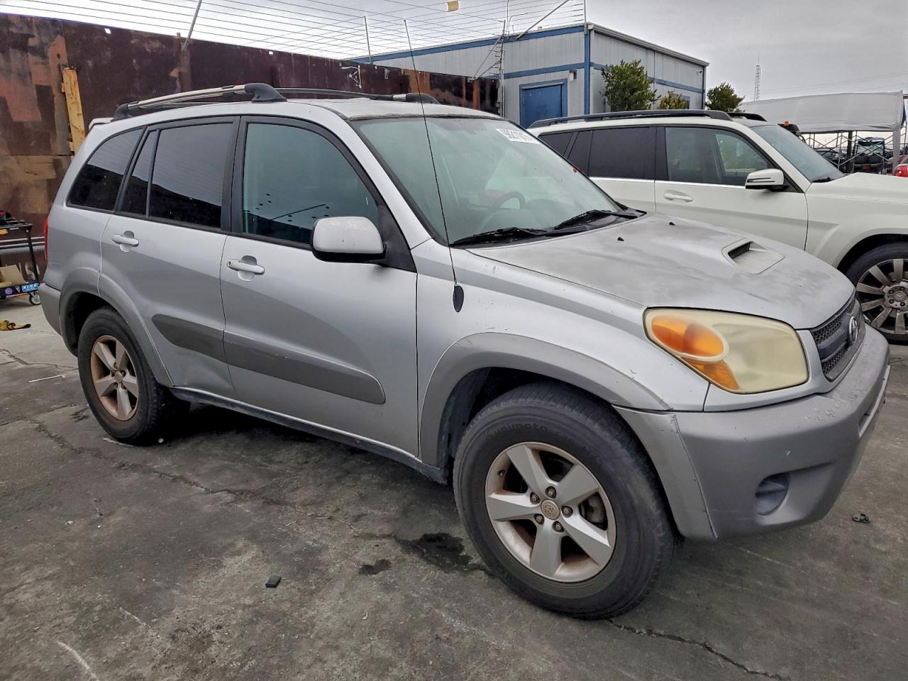 2004 TOYOTA RAV4 photo 4