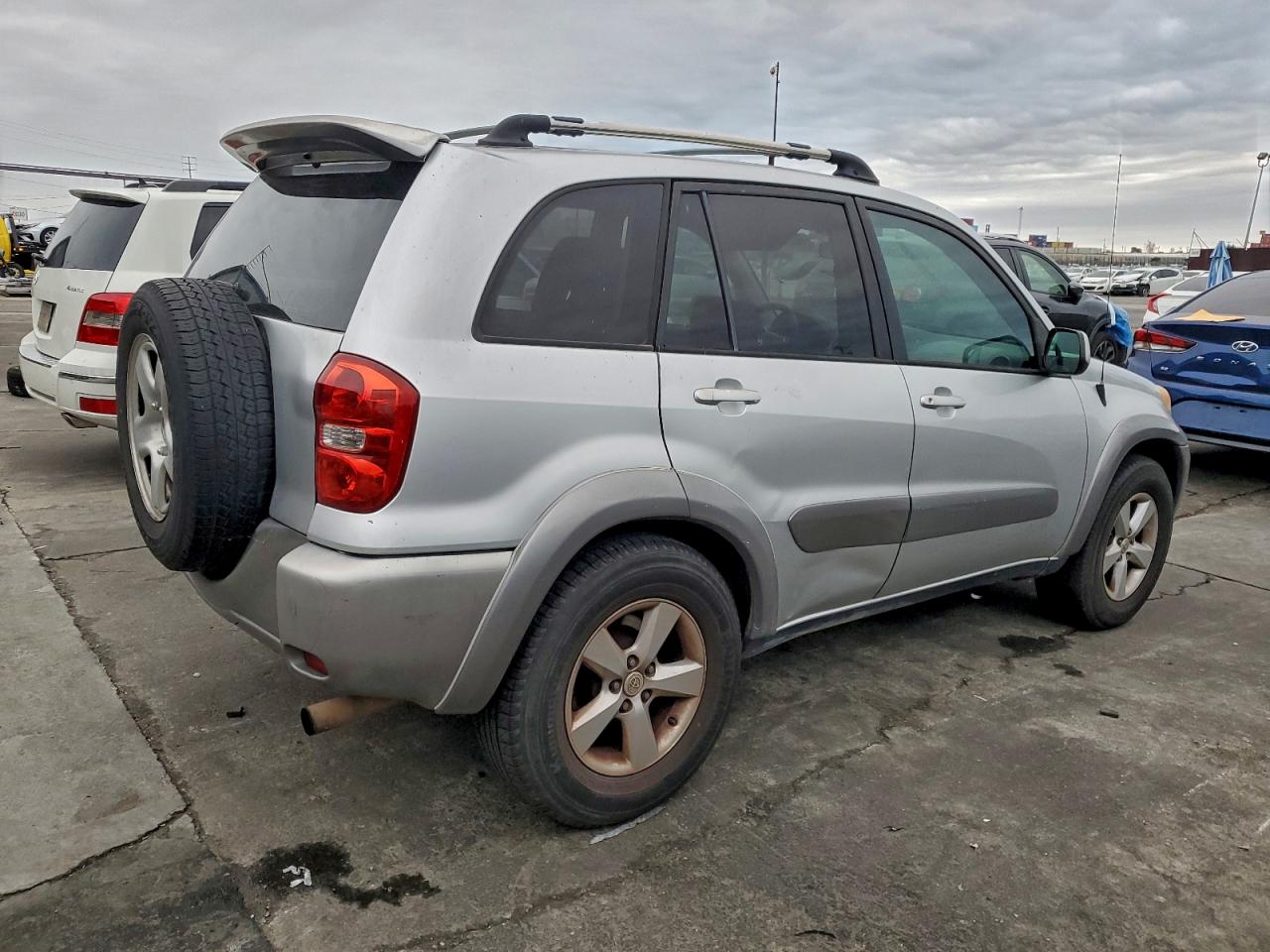 2004 TOYOTA RAV4 photo 3