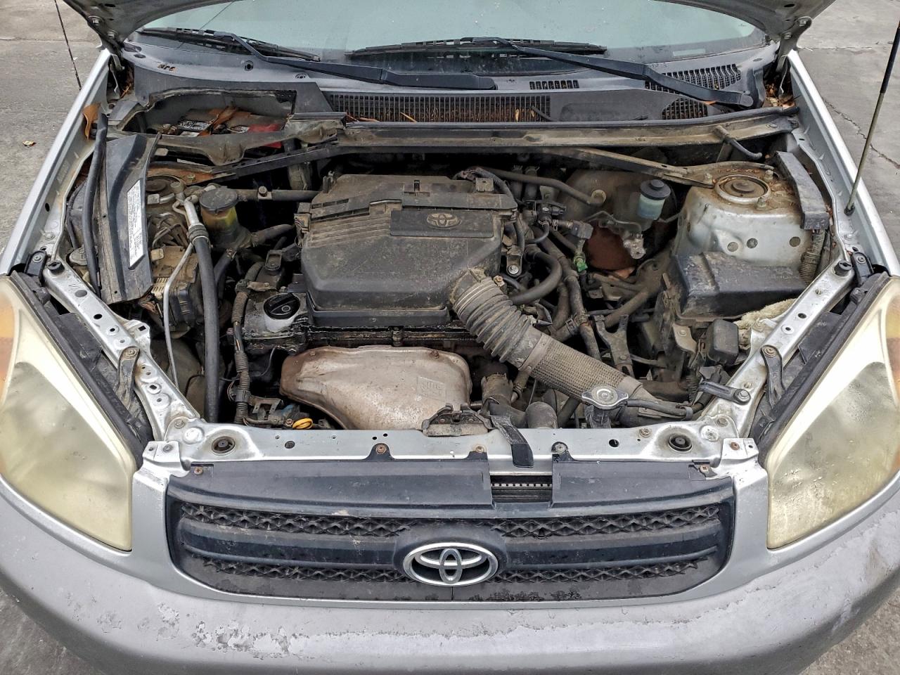 2004 TOYOTA RAV4 photo 11