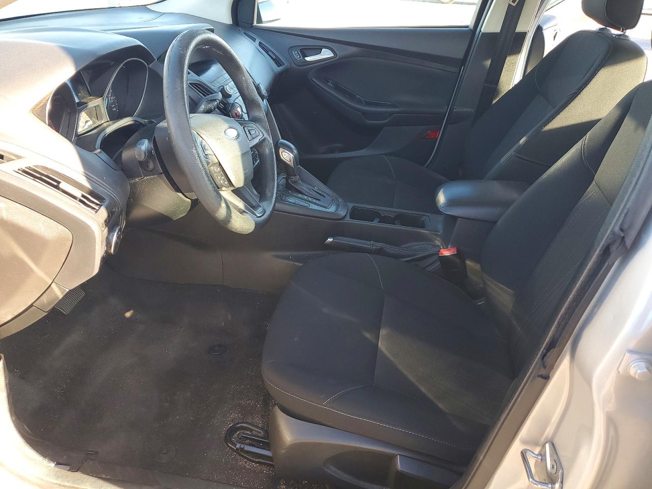 2018 FORD FOCUS SE photo 7