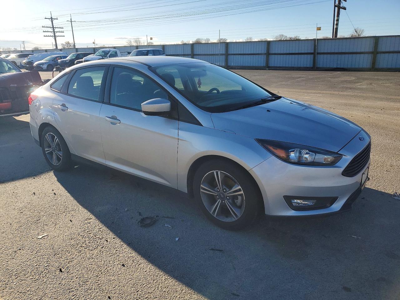 2018 FORD FOCUS SE photo 4