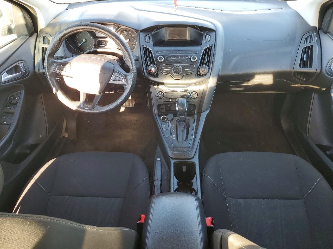2018 FORD FOCUS SE photo 8