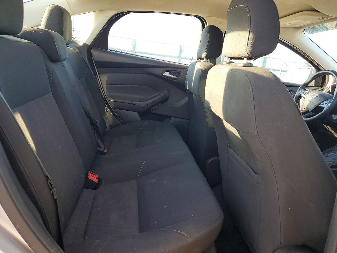 2018 FORD FOCUS SE photo 10