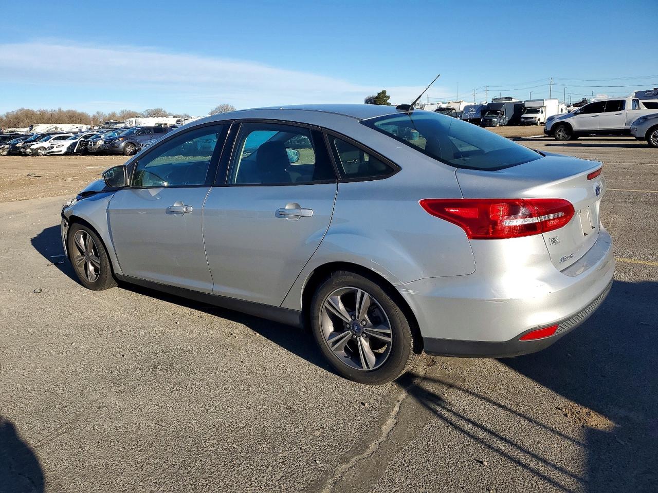 2018 FORD FOCUS SE photo 2