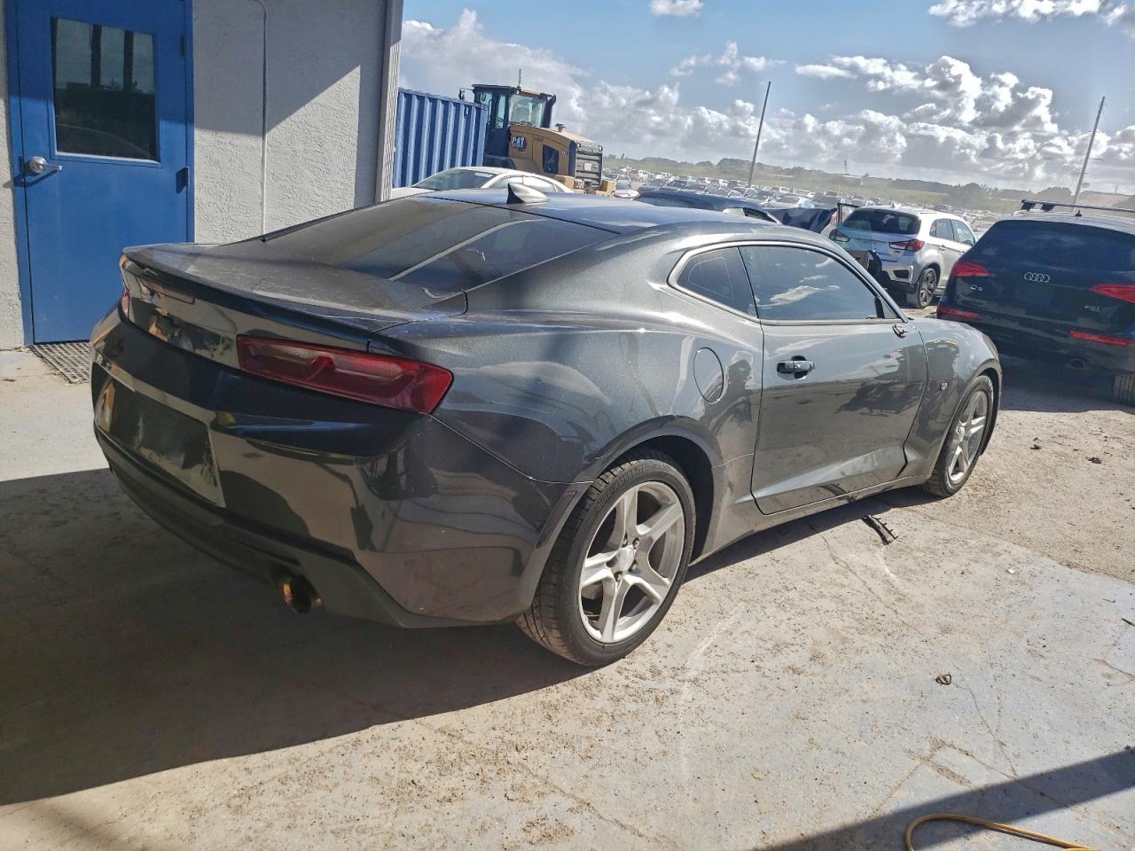 2016 CHEVROLET CAMARO LT photo 3