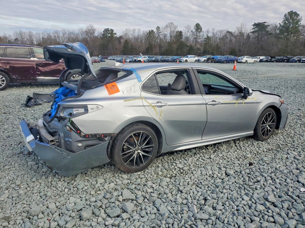 2022 TOYOTA CAMRY SE photo 3